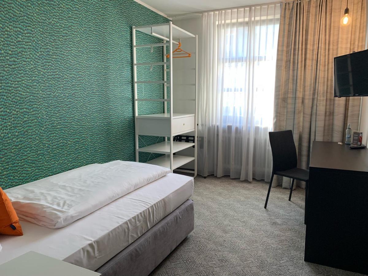 Hotel Maxplatz Хоф Екстериор снимка