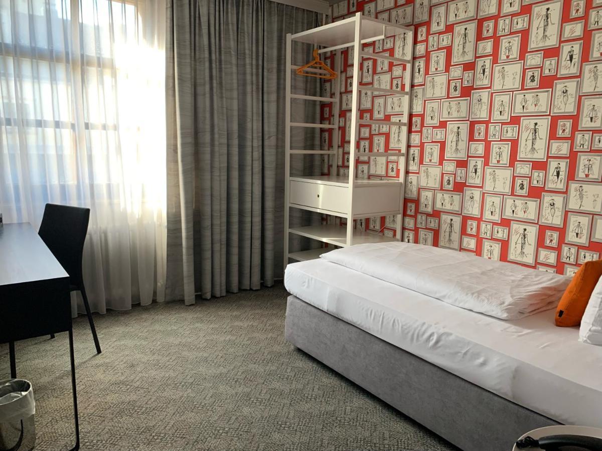 Hotel Maxplatz Хоф Екстериор снимка